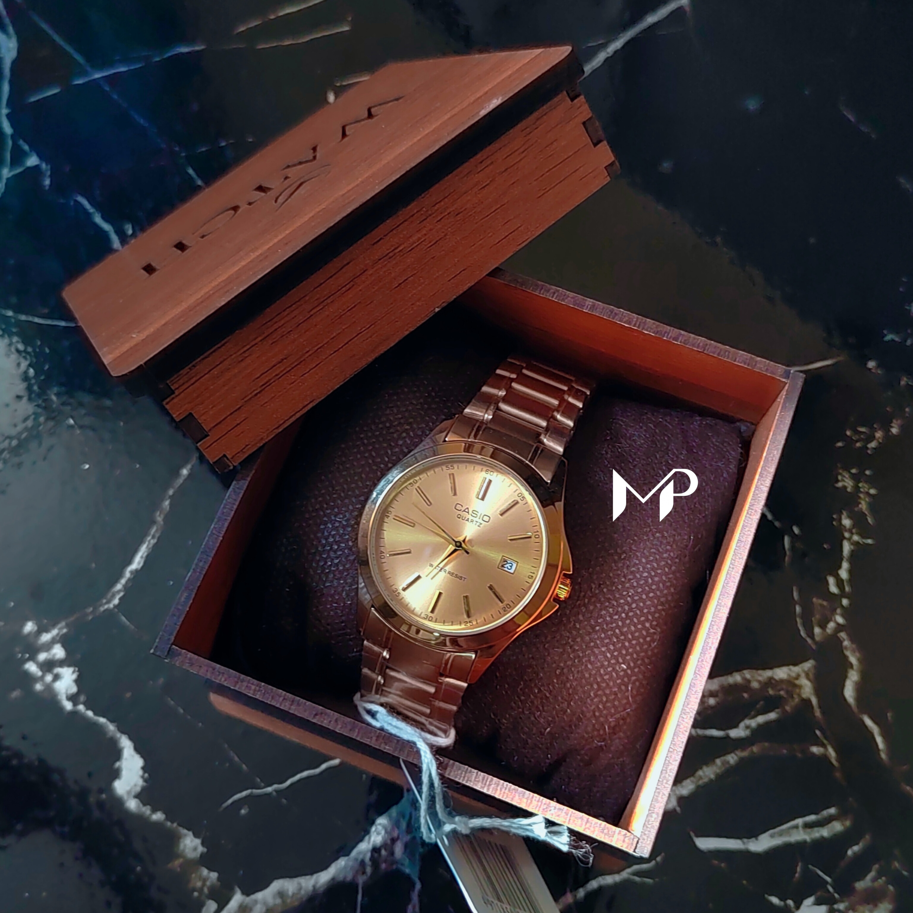 کاسیو صفحه گرد تمام طلایی